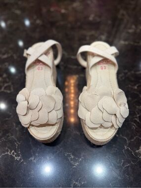 Valentino Garavani Kids Cream Flower Appliqué Sandals